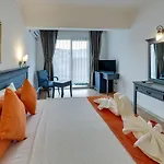 Sapphire Club מלון 4*