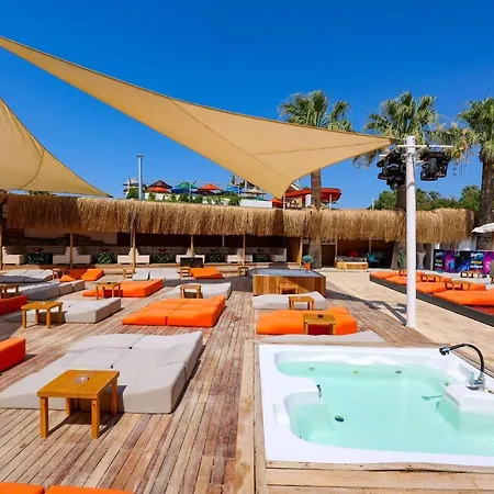 Sapphire Club فندق 4*