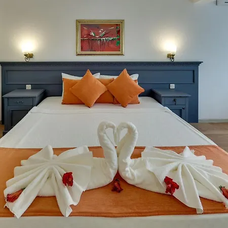 Hotel Sapphire Club